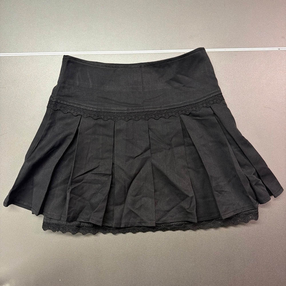 Muy Muy Black Pleated Mini Skirt Lace Trim Preppy Schoolgirl grunge goth edgy L
